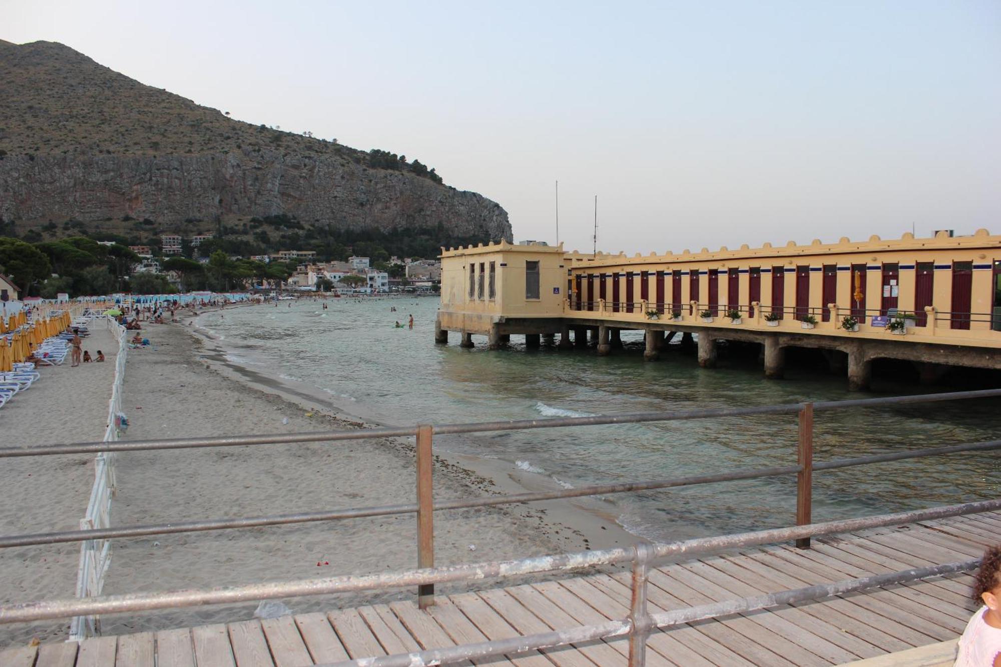 Appartamento Stazione Centrale Palermo Buitenkant foto